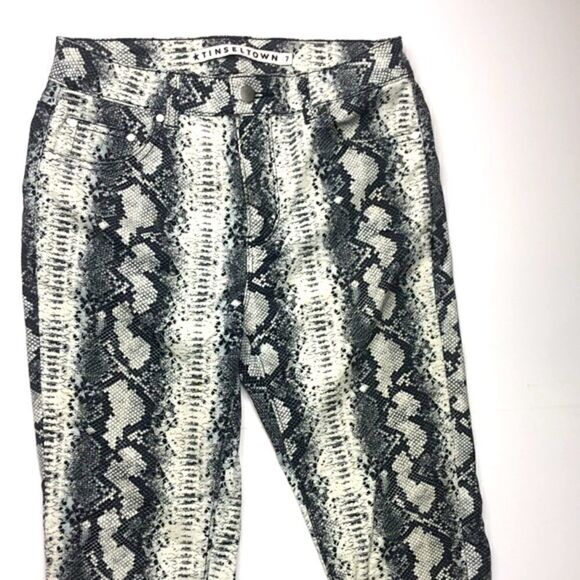 TINSELTOWN 7 Black & White Snakeskin Stretch High-Waisted Jeans - Picture 7 of 10